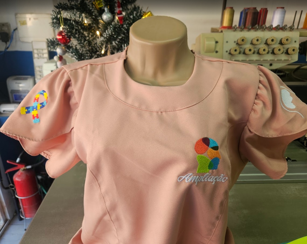 Blusa Ampliação - Bordado colorido